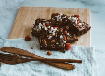 Looking For A Healthy Yet Indulgent Period Snack? Try These Chocolate Quinoa Apple Bites Looking For A Healthy Yet Indulgent Period Snack? Try These Chocolate Quinoa Apple Bites