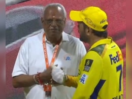 पंजाब से मिली हार तो धोनी से बात करने बीच मैदान में पहुंचे CSK के CEO काशी विश्वनाथन पंजाब से मिली हार तो धोनी से बात करने बीच मैदान में पहुंचे CSK के CEO काशी विश्वनाथन