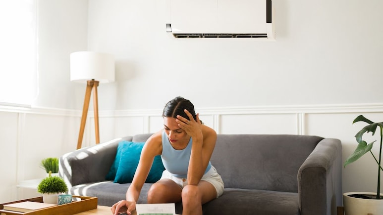 AC with Ceiling Fan : AC सोबत पंखा सुरू ठेवल्यास रूम अधिक थंड होते? विजेचं बिल कमी करण्याची सोपी ट्रिक