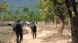 नक्सलियों की बर्बरता: सरेंडर कर चुके नक्सली नेता के 3 रिश्तेदारों का मर्डर, 12 को बनाया बंधक