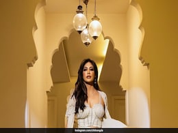 Chitrangda Singh Paints A Picture Of Serenity In An Ivory Silk Corset, Skirt And Cape Ensemble Chitrangda Singh Paints A Picture Of Serenity In An Ivory Silk Corset, Skirt And Cape Ensemble