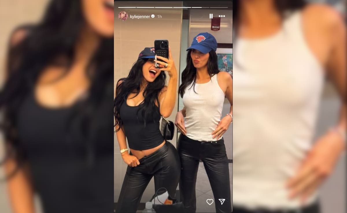 Kylie and Kendall Jenner look cool in matching outfits. Photo: Instagram/kyliejenner