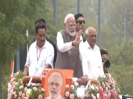 मोदी-मोदी के नारे, हाथों में तिरंगा... गांधीनगर में 2 KM लंबे रोड शो पर निकले PM मोदी मोदी-मोदी के नारे, हाथों में तिरंगा... गांधीनगर में 2 KM लंबे रोड शो पर निकले PM मोदी