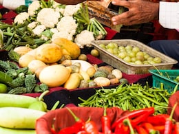 Rain News: मुसळधार पावसाचा भाजीपाल्यांना फटका! आवक घटली, दर गडगडले! जाणून घ्या भाव Rain News: मुसळधार पावसाचा भाजीपाल्यांना फटका! आवक घटली, दर गडगडले! जाणून घ्या भाव