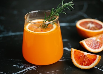 7 Vitamin C Drinks That Will Get The Iron Levels In Your Body Pumping 7 Vitamin C Drinks That Will Get The Iron Levels In Your Body Pumping