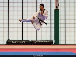 Chinese Martial Artist Trains For Slap-Fighting Tournament Using 2,000-Year-Old Combat Style Chinese Martial Artist Trains For Slap-Fighting Tournament Using 2,000-Year-Old Combat Style