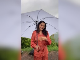 Madhuri Dixit Celebrates Monsoon With A <i>Hum Aapke Hain Koun..!</i> Touch Madhuri Dixit Celebrates Monsoon With A <i>Hum Aapke Hain Koun..!</i> Touch