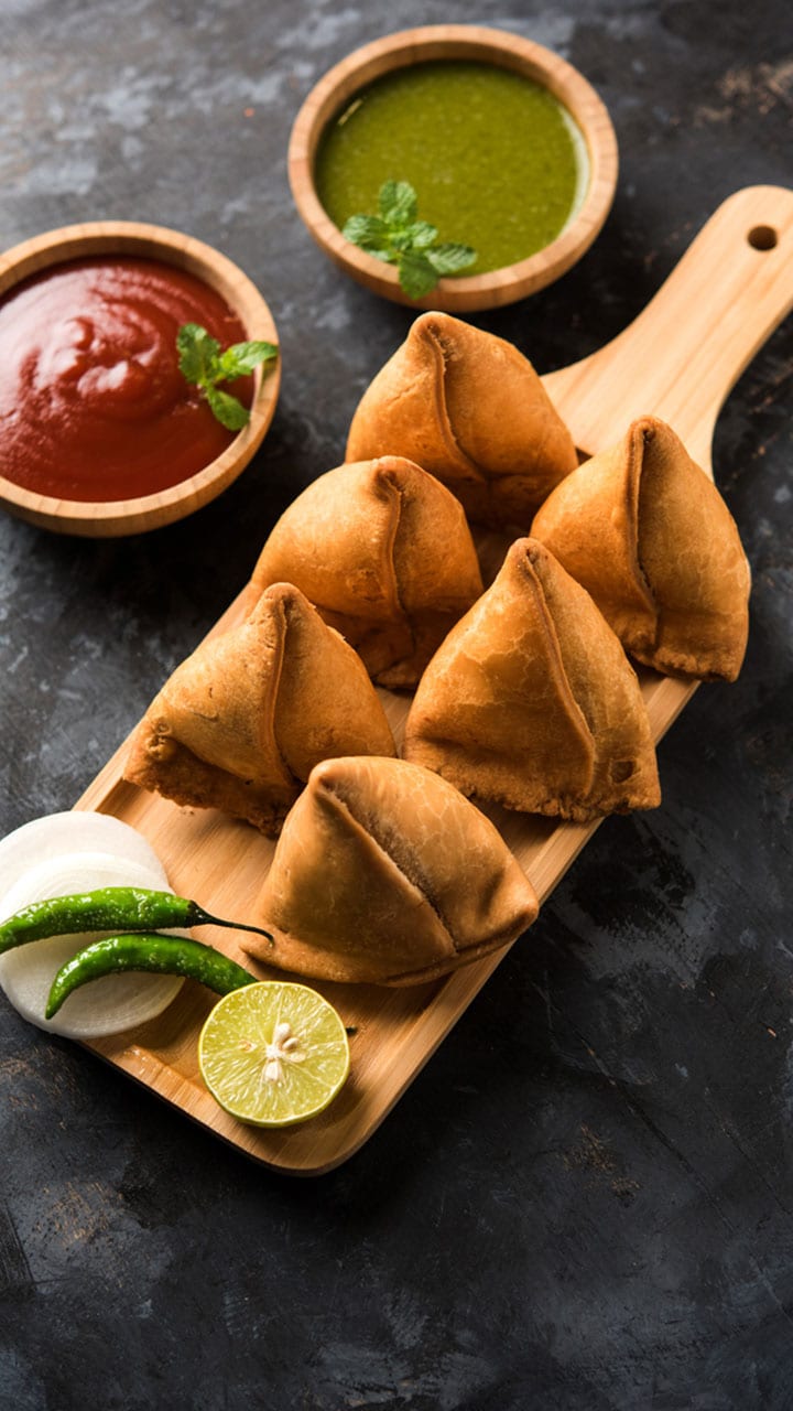 How To Make Crunchy Chowmein Samosa At Home
