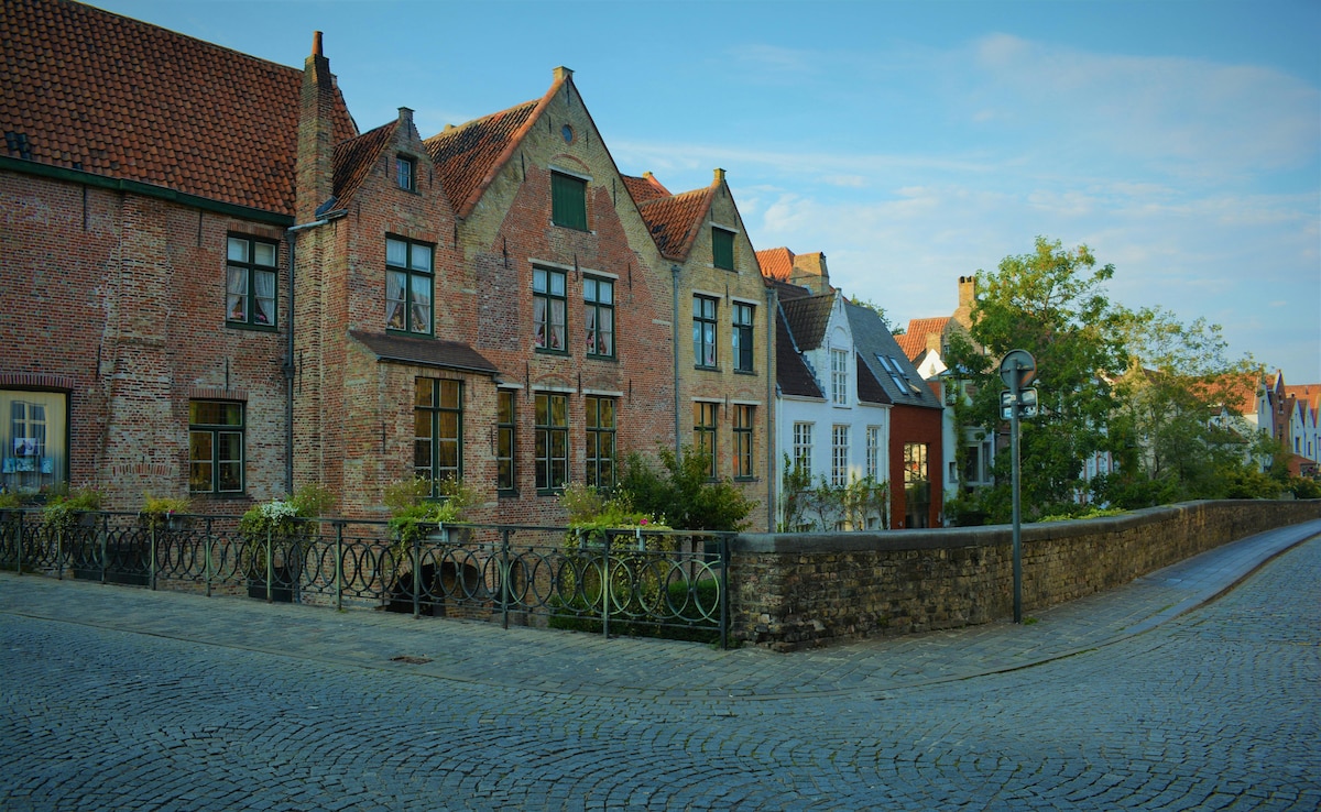 Докато летният туризъм набира скорост исторически град в Европа се