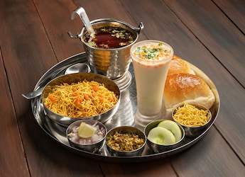 5 Useful Tips That Will Help You Make Misal Pav Like A True Maharashtrian 5 Useful Tips That Will Help You Make Misal Pav Like A True Maharashtrian