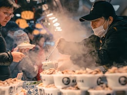 5 Tips To Eat Like A Local While Travelling 5 Tips To Eat Like A Local While Travelling