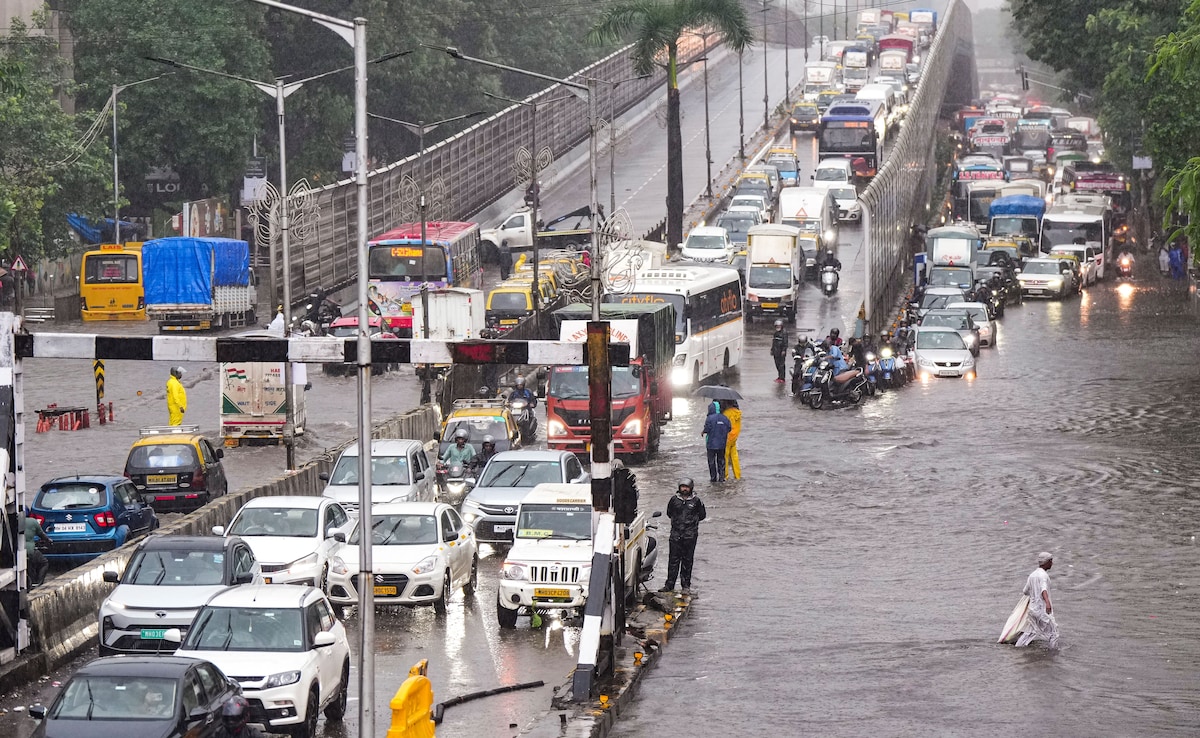The Mumbai weather office has forecast light to moderate rainfall in parts of Mumbai for the next 24 hours. The Mumbai weather office has forecast light to moderate rainfall in parts of Mumbai for the next 24 hours.