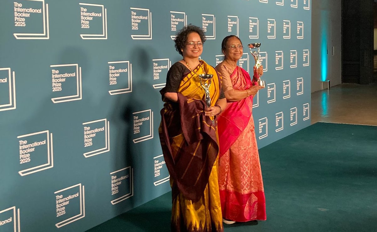 At the age of eight, her father, a government employee, enrolled her in a convent school, where the medium of instruction was Kannada. At the age of eight, her father, a government employee, enrolled her in a convent school, where the medium of instruction was Kannada.