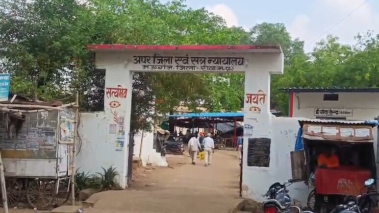 मऊगंज में 62 साल के बुजुर्ग नाना ने चार साल की मासूम के साथ किया था दुष्कर्म, अब मिली ऐसी सजा मऊगंज में 62 साल के बुजुर्ग नाना ने चार साल की मासूम के साथ किया था दुष्कर्म, अब मिली ऐसी सजा