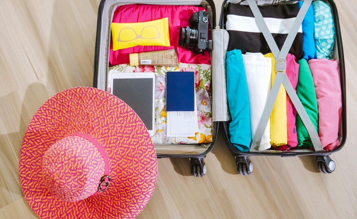 There are certain items you cant pack in your check in luggage for US flights. There are certain items you cant pack in your check in luggage for US flights.