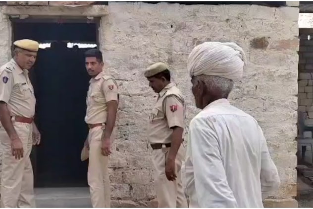 बजरी तस्करों को पकड़ने के लिए जोधपुर पुलिस की कई टीमें सड़कों पर उतर चुकी है. बजरी तस्करों को पकड़ने के लिए जोधपुर पुलिस की कई टीमें सड़कों पर उतर चुकी है.