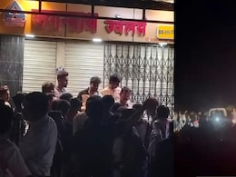 धार में डकैतों की गैंग ने की बड़ी लूट, 1KG सोना-80 किलो चांदी पर हाथ किया साफ, घटना CCTV में कैद धार में डकैतों की गैंग ने की बड़ी लूट, 1KG सोना-80 किलो चांदी पर हाथ किया साफ, घटना CCTV में कैद