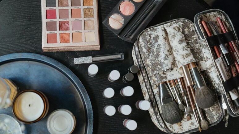 बदल रहे हैं अपनी Makeup Kit? तो 2000 रुपए के अंदर ये प्रोडक्ट दे सकते हैं आपको दमदार लुक बदल रहे हैं अपनी Makeup Kit? तो 2000 रुपए के अंदर ये प्रोडक्ट दे सकते हैं आपको दमदार लुक