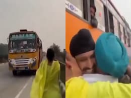 VIDEO: सेना की वर्दी में देख बेटे को गले लगाने दौड़ पड़ी मां, माथा चूम खूब लुटाया प्यार; अग्निवीर की शहादत पर हर किसी को नाज़ VIDEO: सेना की वर्दी में देख बेटे को गले लगाने दौड़ पड़ी मां, माथा चूम खूब लुटाया प्यार; अग्निवीर की शहादत पर हर किसी को नाज़