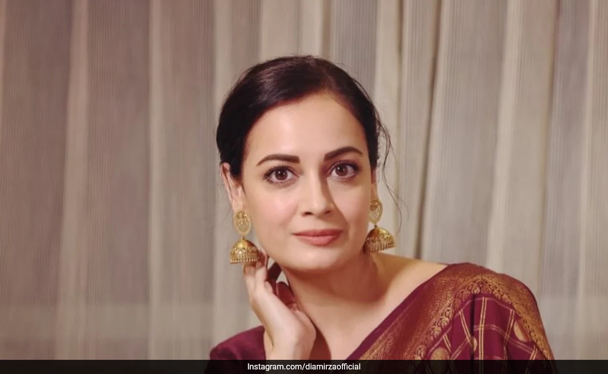 Dia Mirza Slays A Radiant Makeup Look With Fluttery Lashes And A Nude Lip