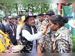 10 करोड़ के इनामी बसवाराजू को ढेर करने वाले जवानों से मिले CM, बोले-दुर्गम पहाड़ों से भी ऊंचा है हमारे जवानों का हौसला