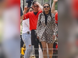 Priyanka Chopra Turns Cheerleader For Husband Nick Jonas's Broadway League Match. Bonus - George Clooney Priyanka Chopra Turns Cheerleader For Husband Nick Jonas's Broadway League Match. Bonus - George Clooney