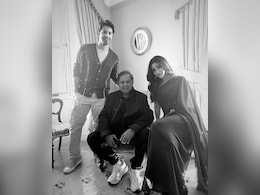 <i>Hai Jawani Toh Ishq Hona Hai</i>: Mouni Roy Reveals What Makes Varun Dhawan An Amazing Human Being <i>Hai Jawani Toh Ishq Hona Hai</i>: Mouni Roy Reveals What Makes Varun Dhawan An Amazing Human Being