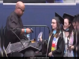 AI Announcer At Graduation Ceremony Sparks Debate: "Innovation Or Impersonal?" AI Announcer At Graduation Ceremony Sparks Debate: "Innovation Or Impersonal?"