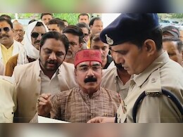 क्रिकेट बॉल को लेकर बढ़ा विवाद, पत्थरबाजी से लेकर जान से मारने की धमकियों तक पहुंचा मामला; थाने पर हंगामा