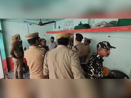यूपी: भारत-नेपाल सीमा पर मौजूद मदरसे से कई संदिग्ध वस्तुएं बरामद, डीएम की छापेमारी के बाद हुआ खुलासा यूपी: भारत-नेपाल सीमा पर मौजूद मदरसे से कई संदिग्ध वस्तुएं बरामद, डीएम की छापेमारी के बाद हुआ खुलासा