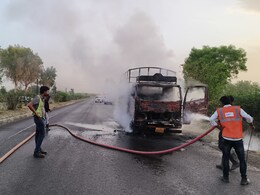 Sirohi: पंजाब से गुजरात जा रहे ट्रक में उठने लगी लपटें, धूं-धूं कर जलने लगा ट्रक, ड्राइवर ने कूदकर बचाई जान