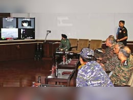 ऑपरेशन सिंदूर कहां से और कैसे चला- सेना की पहली किताब में आया सामने, तस्वीरों में दिखा ‘वॉर रूम’ का मंजर ऑपरेशन सिंदूर कहां से और कैसे चला- सेना की पहली किताब में आया सामने, तस्वीरों में दिखा ‘वॉर रूम’ का मंजर