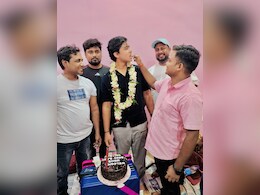 किसी ने खिलाया केक तो किसी ने... 14 साल में ही धमाल मचाने वाले वैभव सूर्यवंशी का घर पर कुछ यूं हुआ स्वागत