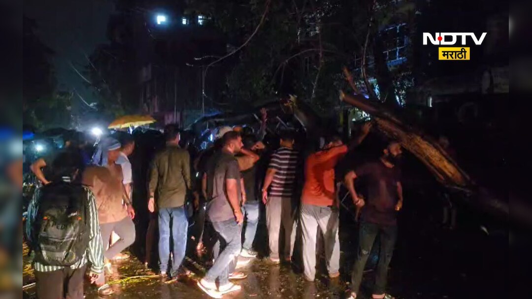 वादळी वाऱ्यामुळे रिक्षावर झाड कोसळले, कल्याणमध्ये 3 जणांचा मृत्यू