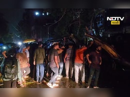 वादळी वाऱ्यामुळे रिक्षावर झाड कोसळले, कल्याणमध्ये 3 जणांचा मृत्यू वादळी वाऱ्यामुळे रिक्षावर झाड कोसळले, कल्याणमध्ये 3 जणांचा मृत्यू