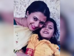 32 फिल्मों में किया काम, 15 की उम्र में छोड़ा सिनेमा, 5 बार हुईं फेल, फिर बनी IAS अफसर...इस बच्ची को पहचाना?