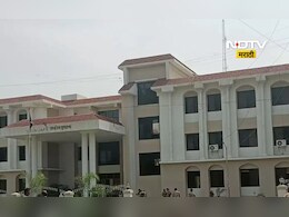 Buldhana SP News: बुलढाण्याचे SP कोण? बदलीनंतरही पानसरेंचा खुर्चीवर ताबा, नवे साहेबही कार्यालयात Buldhana SP News: बुलढाण्याचे SP कोण? बदलीनंतरही पानसरेंचा खुर्चीवर ताबा, नवे साहेबही कार्यालयात