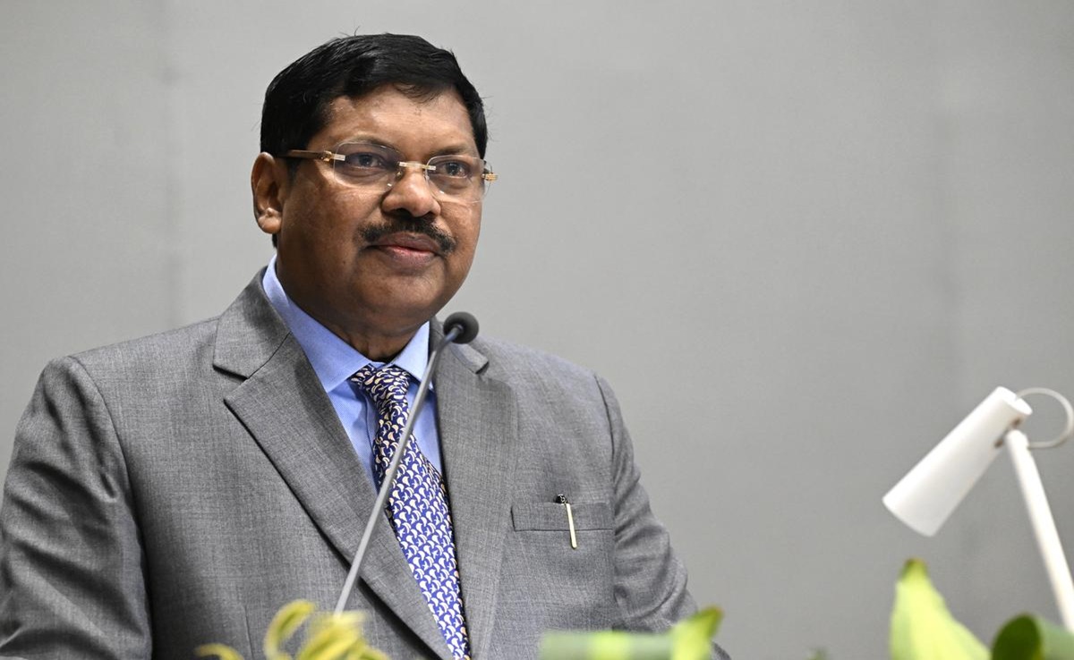 On Difference Between '<i>Aamchi</i>' And '<i>Tyanchi</i>' Mumbai, Chief Justice Says...