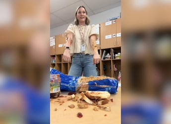 Watch: Teacher Covers Her Arms In Peanut Butter And Jelly To Teach An Important Lesson Watch: Teacher Covers Her Arms In Peanut Butter And Jelly To Teach An Important Lesson