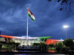 वीर सैनिकों के सम्मान में जगमगाए देश भर के रेलवे स्टेशन, देखें Photos वीर सैनिकों के सम्मान में जगमगाए देश भर के रेलवे स्टेशन, देखें Photos