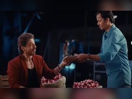 फराह खान का कुक बना शाहरुख खान का पार्टनर, वीडियो देख कहेंगे डायरेक्टर ने ये क्या करवा डाला फराह खान का कुक बना शाहरुख खान का पार्टनर, वीडियो देख कहेंगे डायरेक्टर ने ये क्या करवा डाला