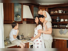 महंगे तोहफे-खिलौनों से नहीं, इन तरीकों से बढ़ता है बच्&zwj;चे का आत्&zwj;मविश्&zwj;वास