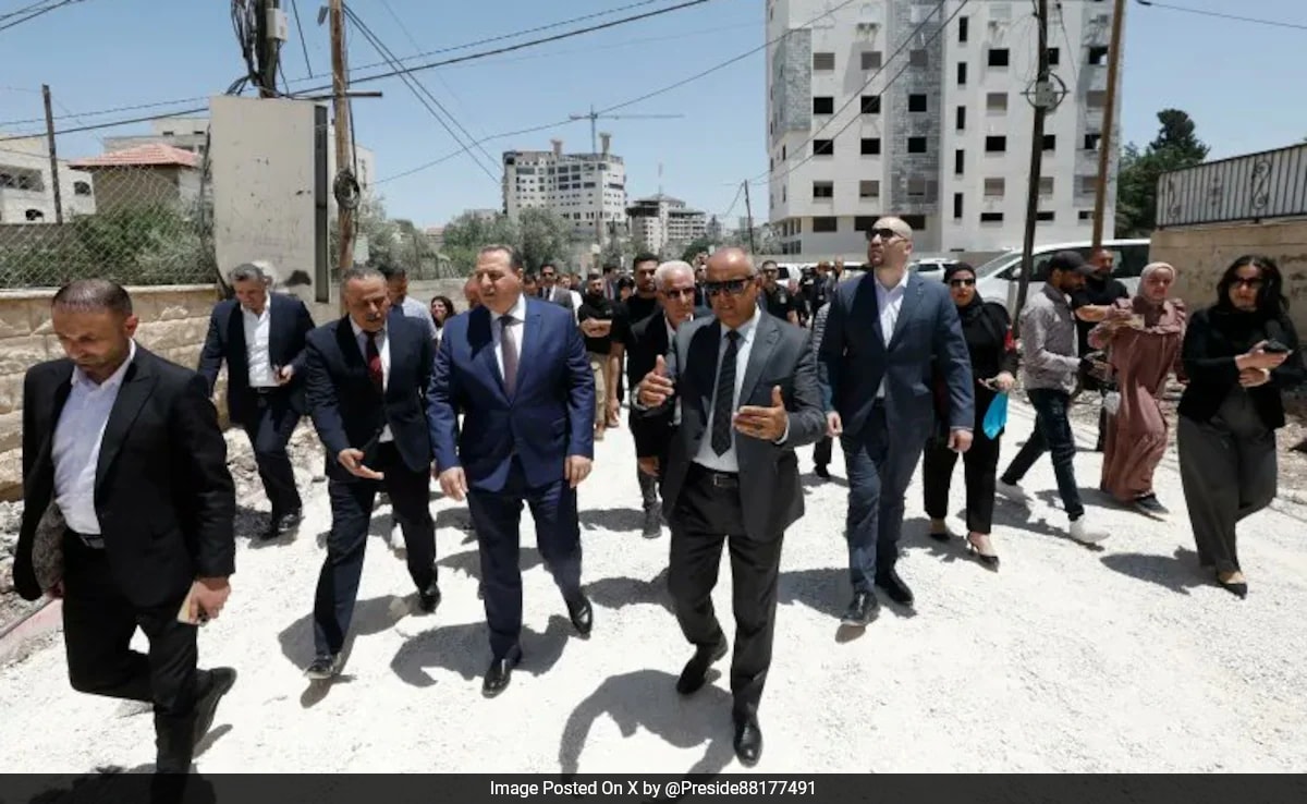 Западен бряг Израелските военни уволниха предупредителни снимки в антураж от