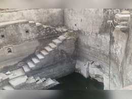 सूखाग्रस्त बुंदेलखंड में चंदेलों ने बनवाए थे गजब के जल स्रोत, अब बावड़ियों को सुरक्षा की दरकार सूखाग्रस्त बुंदेलखंड में चंदेलों ने बनवाए थे गजब के जल स्रोत, अब बावड़ियों को सुरक्षा की दरकार