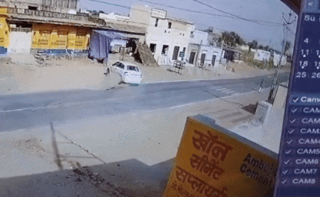 Watch Video: हाई स्पीड से भाग रही कार ने अचानक लगाया ब्रेक, हवा में कई फीट ऊपर उछली, फिल्मी स्टाइल में जमीन पर गई पलट