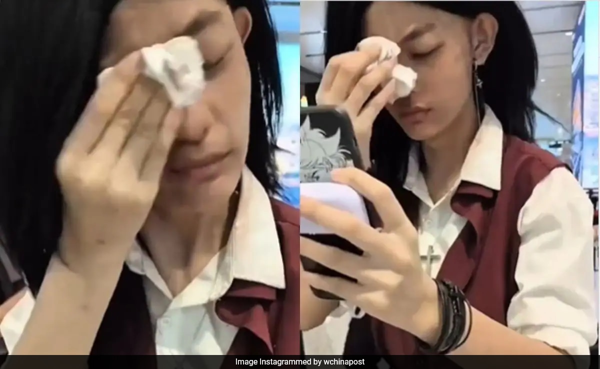 пътник заминаващ Шанхай беше помолен да премахне грима си след