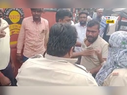 Pune News: एसटीच्या महिला वाहकाला रिक्षाचालकाने केली मारहाण, रस्त्यातच जोरदार राडा Pune News: एसटीच्या महिला वाहकाला रिक्षाचालकाने केली मारहाण, रस्त्यातच जोरदार राडा