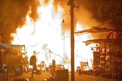 Major Blaze Erupts At Delhi's Popular Market Dilli Haat, Several Stalls Burned To Ashes Major Blaze Erupts At Delhi's Popular Market Dilli Haat, Several Stalls Burned To Ashes