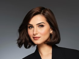 Tara Sutaria Brings Old School Charm To Her Latest Look With Soft Brown Eyelids And Glossy Lips Tara Sutaria Brings Old School Charm To Her Latest Look With Soft Brown Eyelids And Glossy Lips