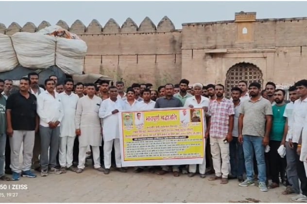 प्राचीन किला परिसर में आयोजित श्रद्धांजलि सभा में उमड़ा जनसैलाब. प्राचीन किला परिसर में आयोजित श्रद्धांजलि सभा में उमड़ा जनसैलाब.
